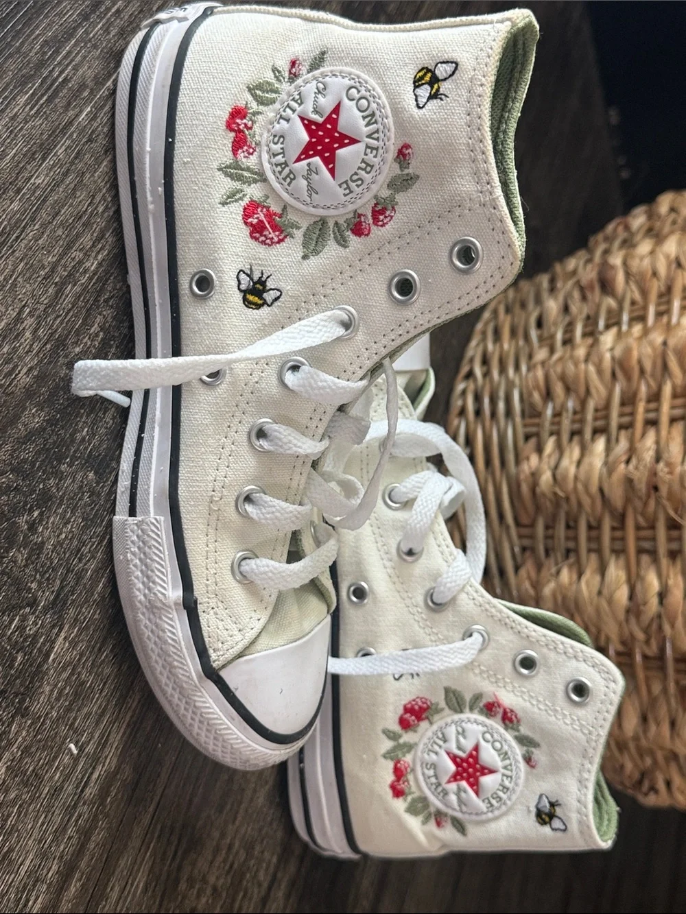Converse Kids Berries & Bees High Top Shoes Size 2 Youth EUC